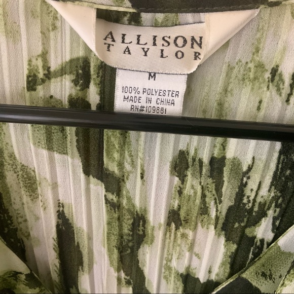 Allison Taylor Green Ruffle Front Long Top Sz Med - Picture 6 of 9